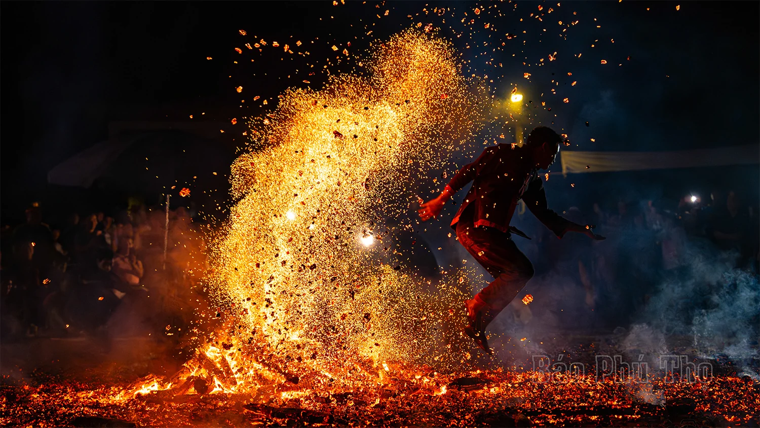 Lễ hội nhảy lửa của người Pà Thẻn