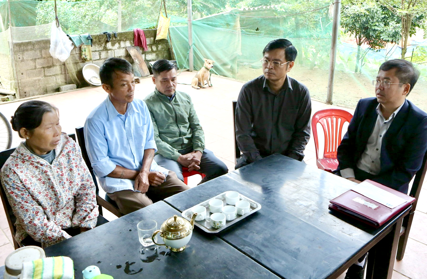 Thăm hỏi gia đình có nạn nhân tử vong do tai nạn giao thông