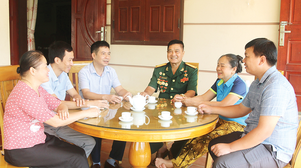 Tấm gương sáng trong học và làm theo Bác