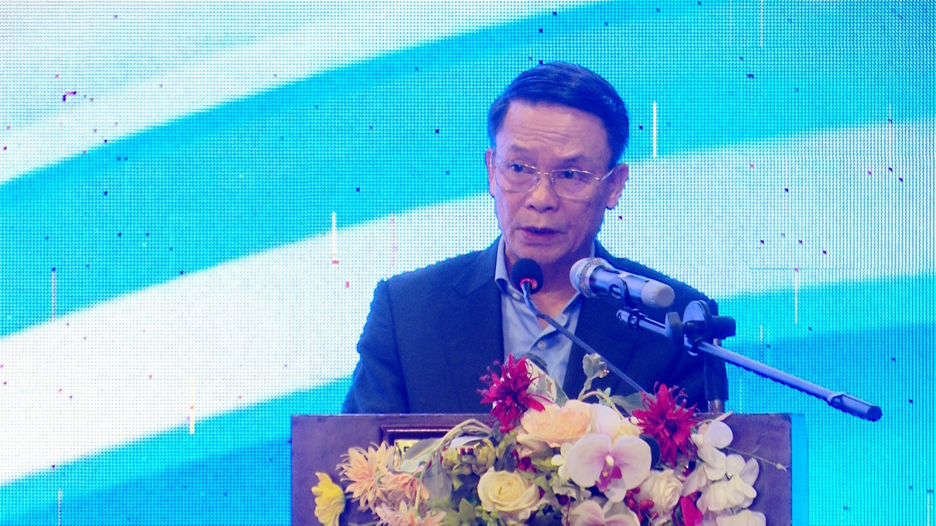 Báo chí bảo vệ nền tảng tư tưởng của Đảng bằng trình độ, bản lĩnh chính trị của người làm nghề