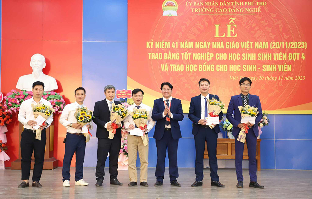 Trường Cao đẳng Nghề Phú Thọ gặp mặt kỷ niệm Ngày Nhà giáo Việt Nam