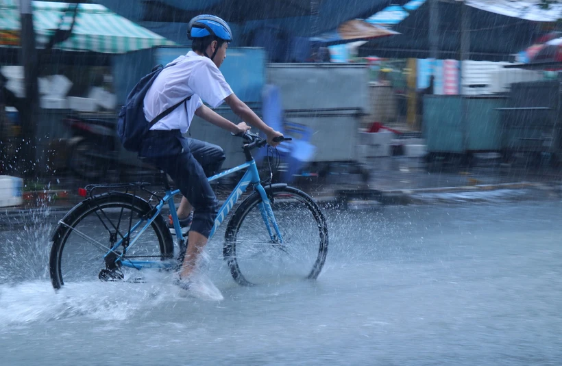 Không khí lạnh tăng cường, khu vực miền Trung mưa lớn trên diện rộng