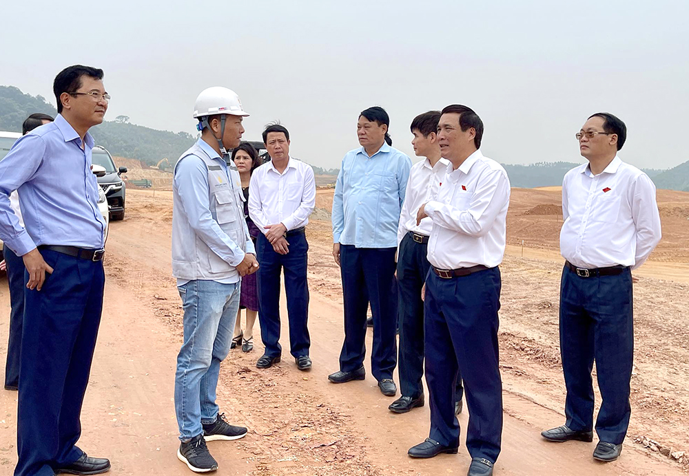 Provincial Party Secretary Bui Minh Chau inspects a variety of key works and projects in Tam Nong district