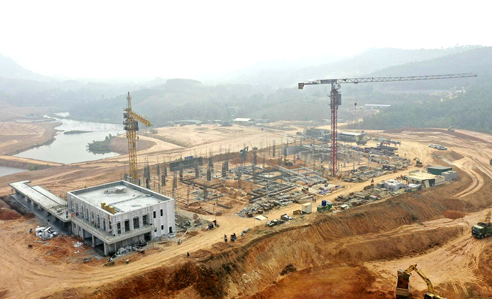 Provincial Party Secretary Bui Minh Chau inspects a variety of key works and projects in Tam Nong district