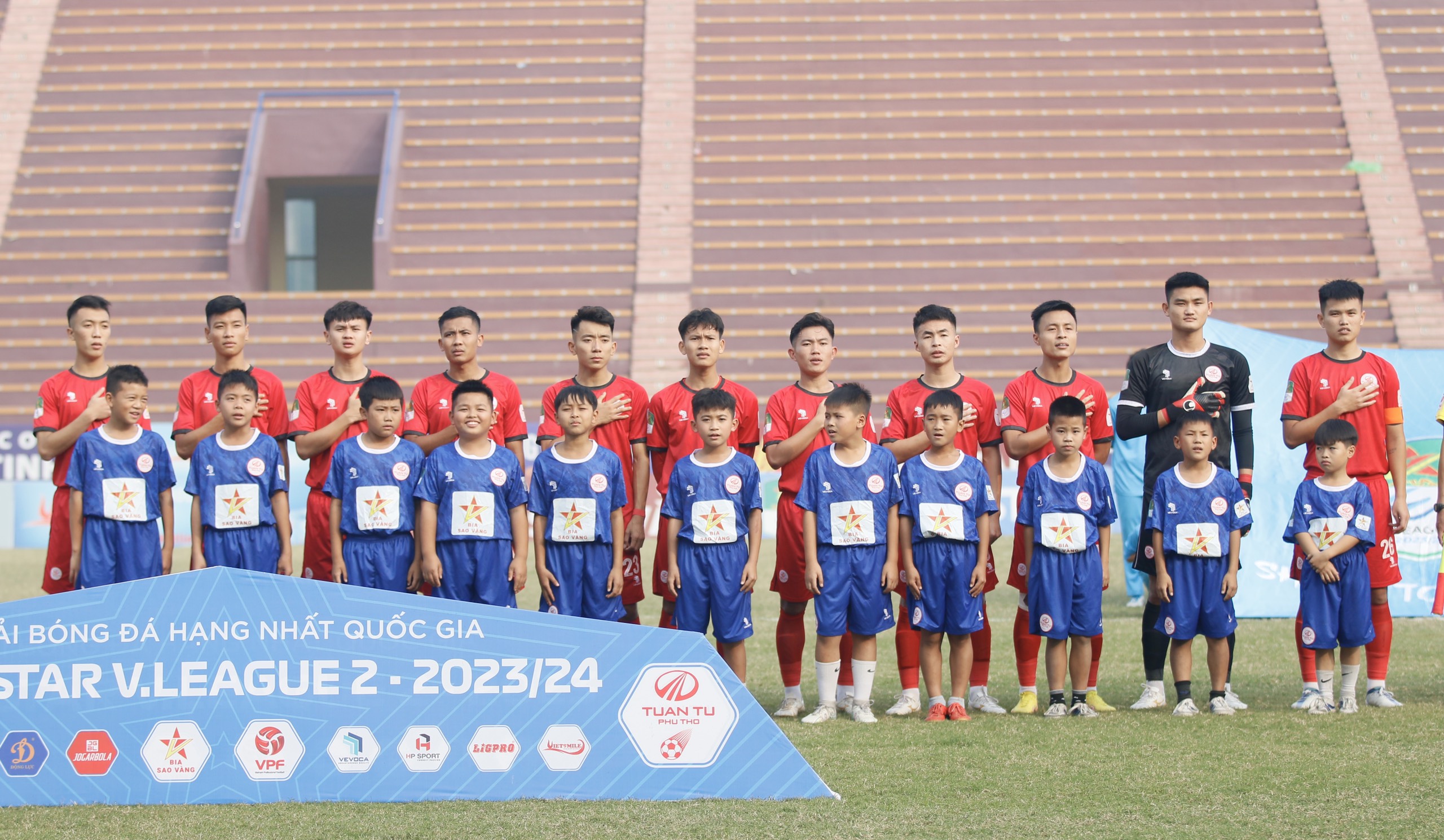 Phu Tho Football Club continued to lose at Viet Tri home stadium