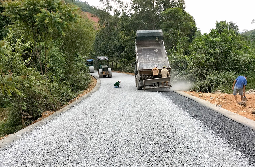 Speeding up the construction progress of renovating and upgrading provincial road no. 316H