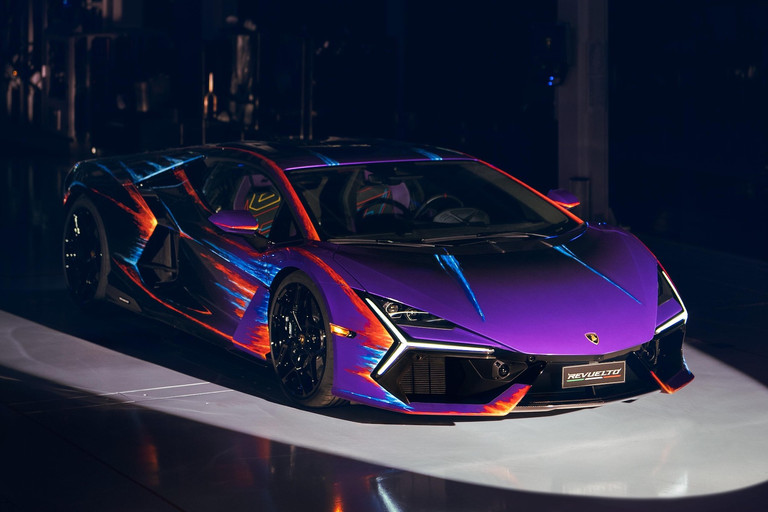 Lamborghini Revuelto Opera Unica là phiên bản đặc biệt được hãng siêu xe Italy ra mắt nhằm kỷ niệm 60 năm thành lập thương hiệu.