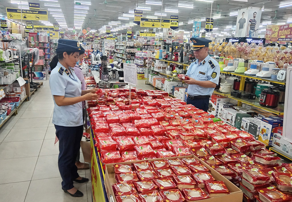 Đẩy mạnh đấu tranh chống buôn lậu, gian lận thương mại và hàng giả