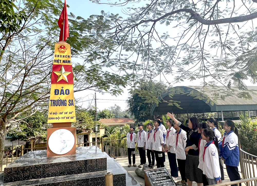 Lan tỏa tình yêu biển, đảo quê hương cho học sinh