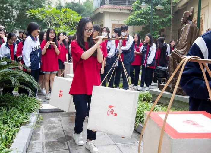 Trải nghiệm tour du lịch văn học độc đáo Chữ Tâm Chữ Tài