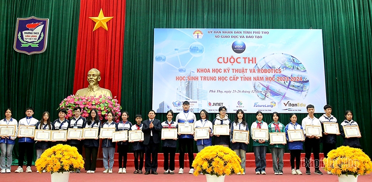 Bế mạc cuộc thi Khoa học kỹ thuật và cuộc thi Robotics dành cho học sinh trung học cấp tỉnh