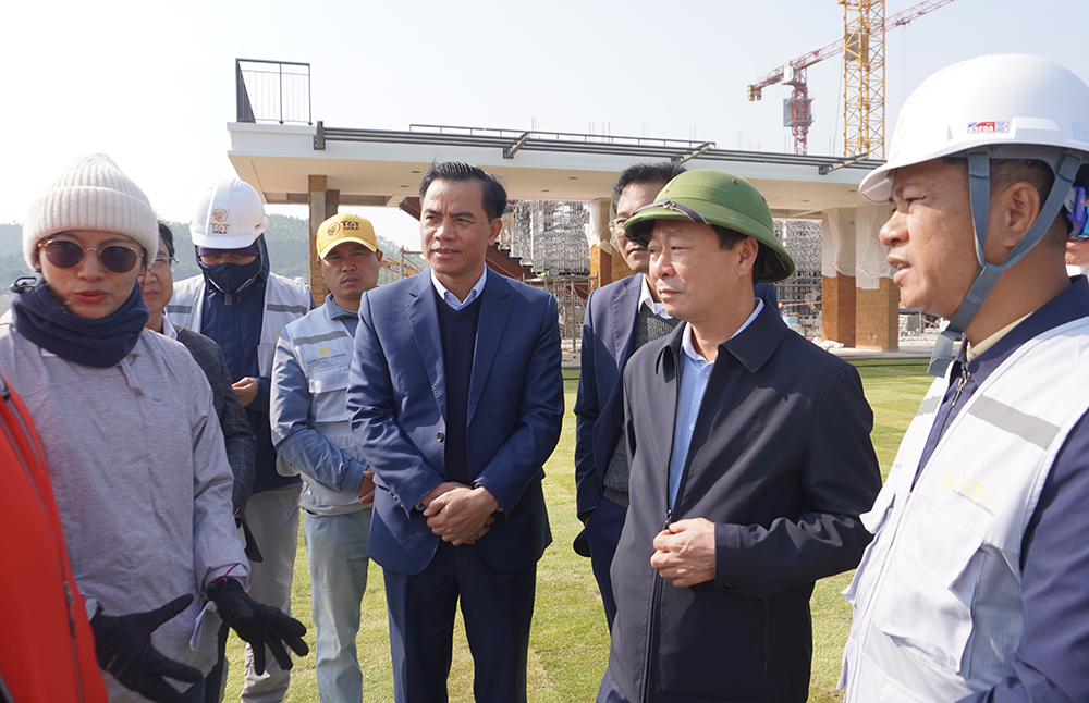 Chairman of the Provincial Peoples Committee Bui Van Quang inspected the construction progress of Tam Nong golf course