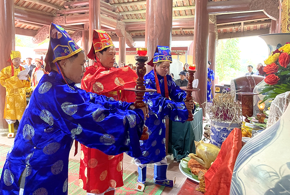 Main praying ceremony at Phuc Co Temple - a unique cultural feature