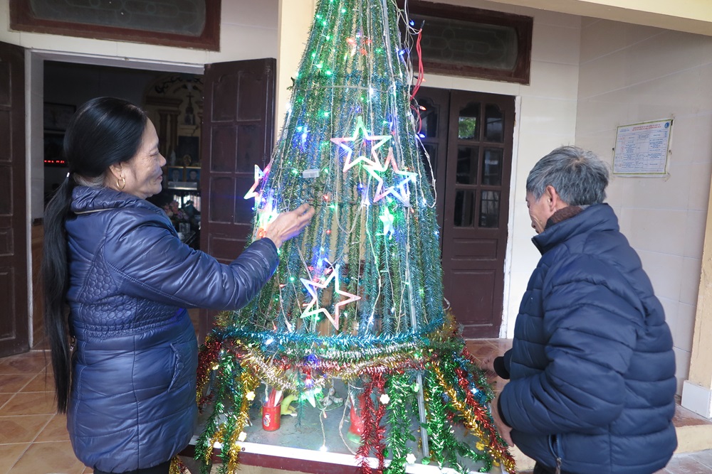 Bustling Christmas atmosphere