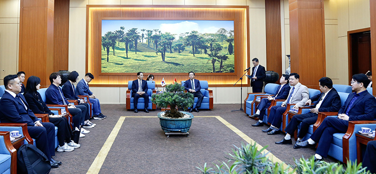 Hwaseong City (RoK)s delegation pays a working visit to Phu Tho