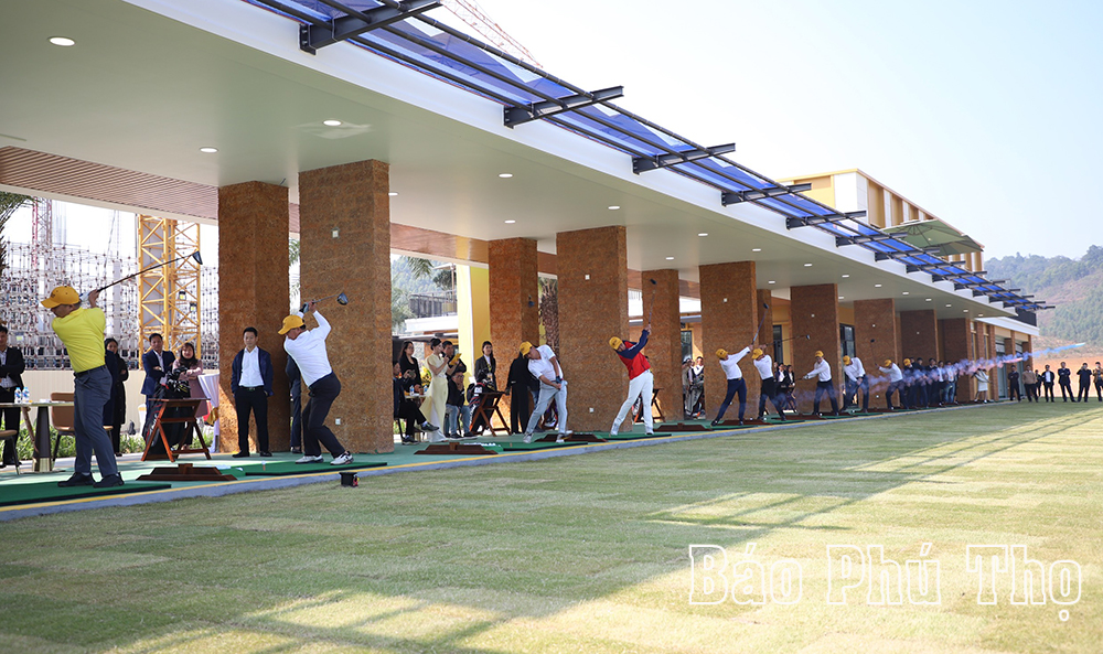 Inaugurating T&T Golf Academy - a component of the Van Lang Empire Golf Course complex