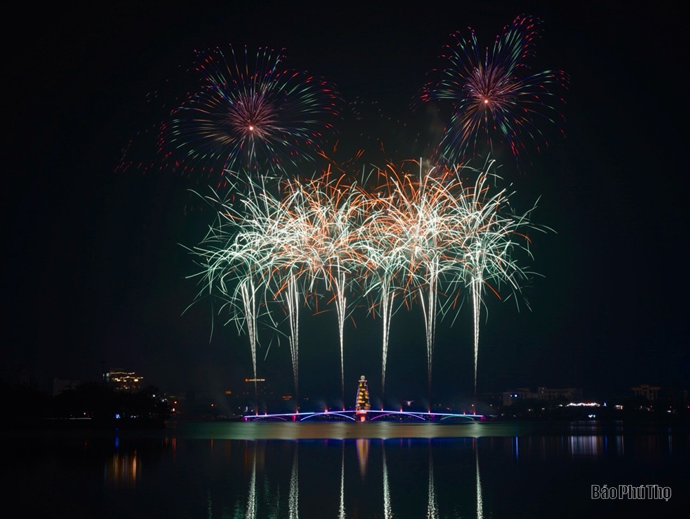 Chương trình nghệ thuật Viettri Countdown 2024 - Việt Trì thành phố sắc màu