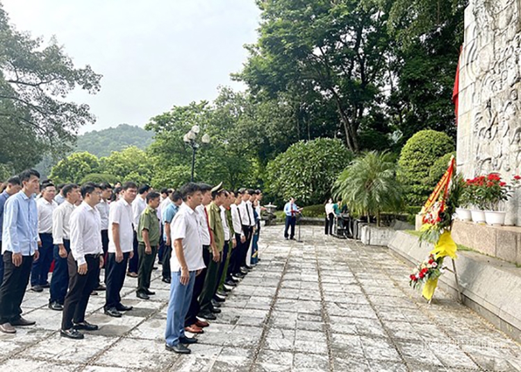 Thiết thực, thường xuyên học và làm theo Bác