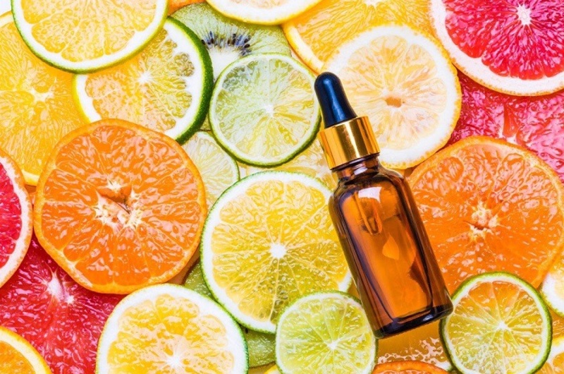 Cách dùng serum vitamin C trẻ hóa làn da