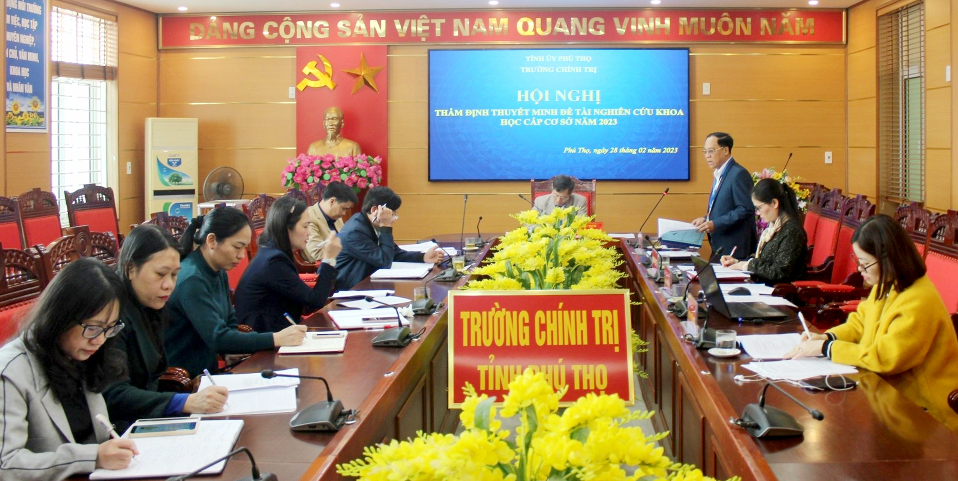 Thực hiện tốt nhiệm vụ chuyên môn - giải pháp hữu hiệu để tham gia bảo vệ nền tảng tư tưởng của Đảng