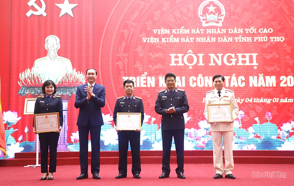 The Provincial Peoples Procuracy receives the First Class Labor Medal