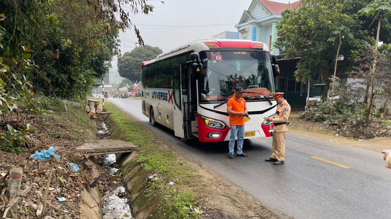 Ứng trực, cảnh báo nguy hiểm trên đèo Khế, đèo Cón