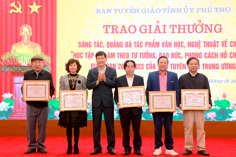 Tổng kết và trao giải thưởng văn học nghệ thuật năm 2023