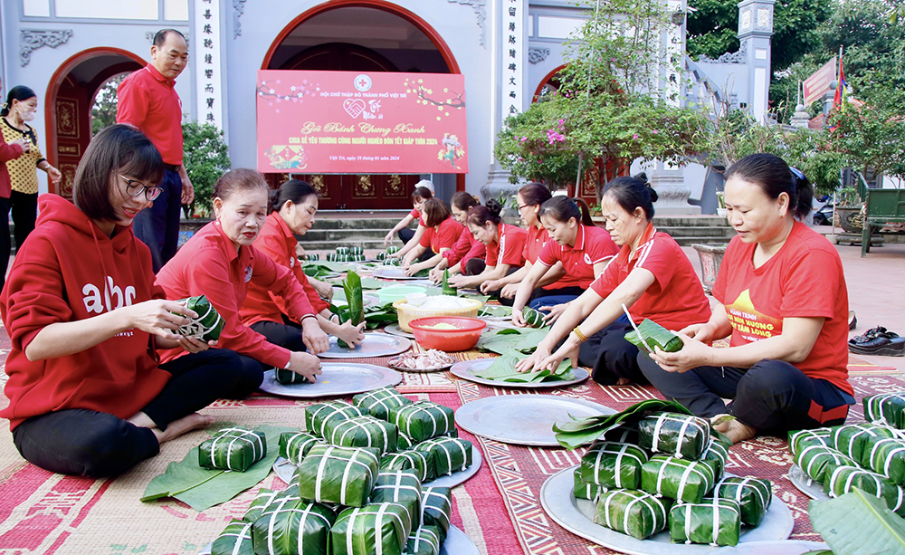 Gói bánh chưng tặng người nghèo Xuân Giáp Thìn 2024