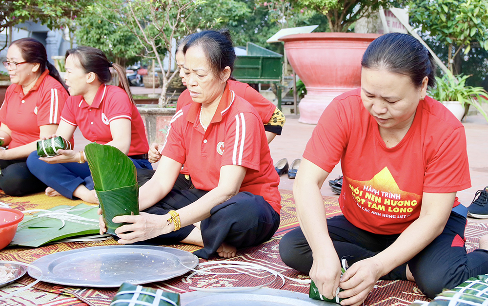 Gói bánh chưng tặng người nghèo Xuân Giáp Thìn 2024