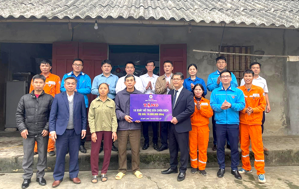 Phu Tho Power Company actively contributes to the construction of new rural areas