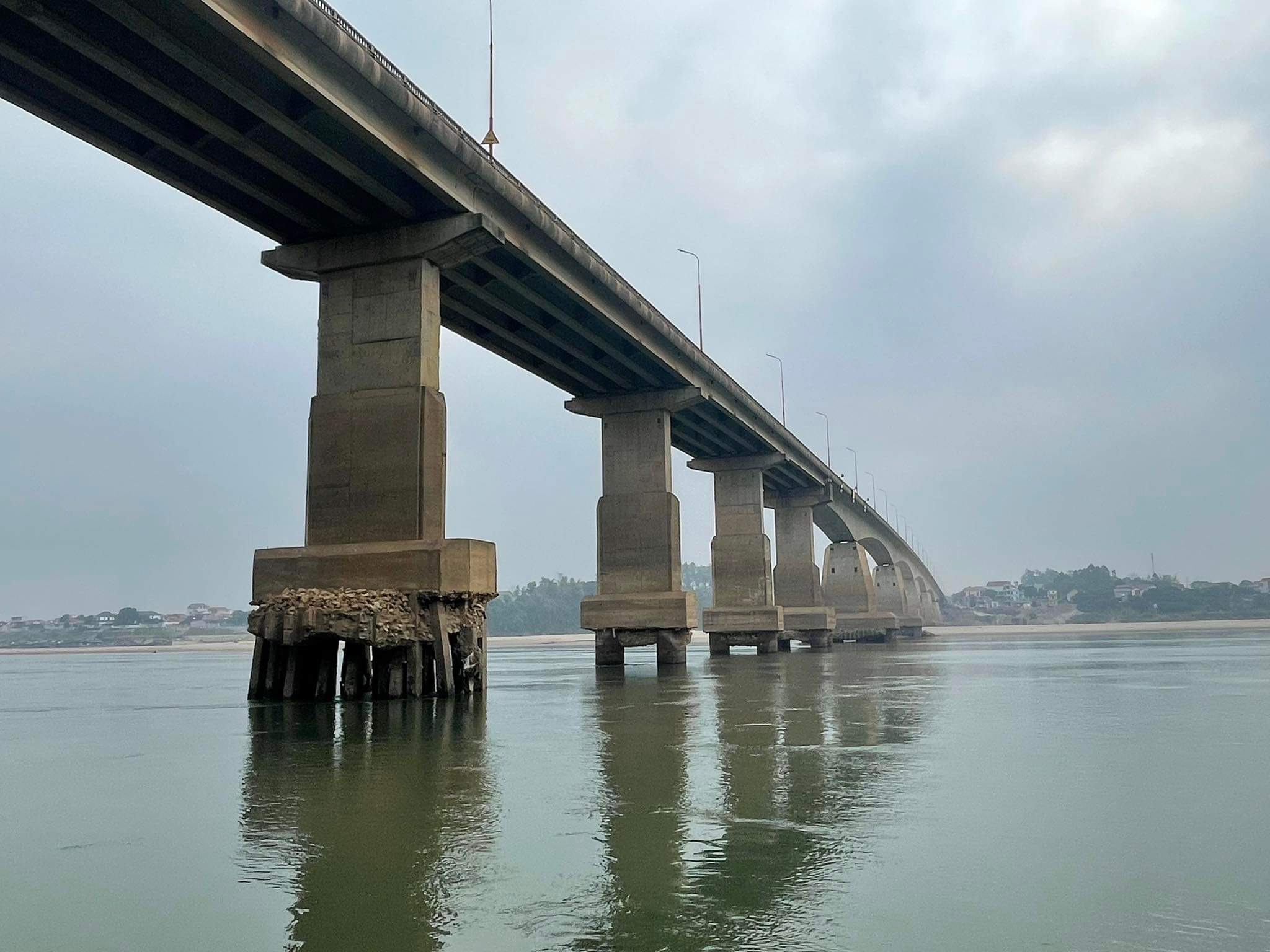 Completing the repair of the Trung Ha bridge before January 23