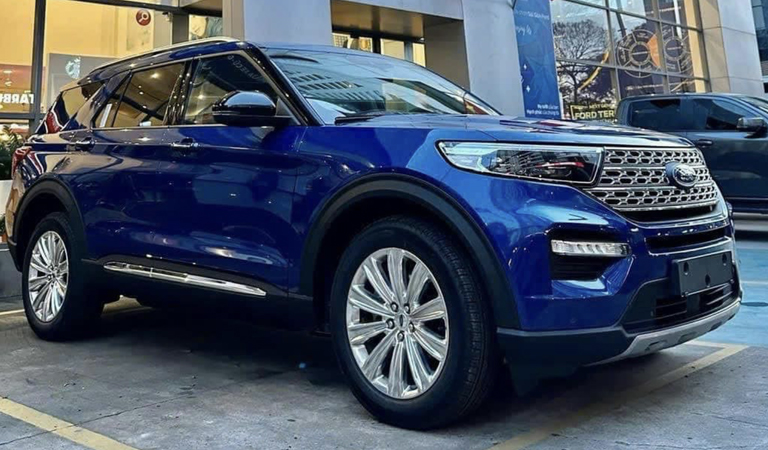 Xe SUV nhập khẩu Mỹ Ford Explorer bất ngờ giảm sốc 440 triệu đồng