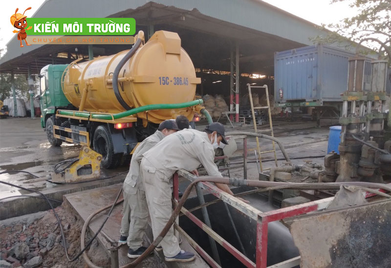 Công ty Kiến Môi Trường, chuyên gia hút bể phốt giá rẻ, chuyên nghiệp