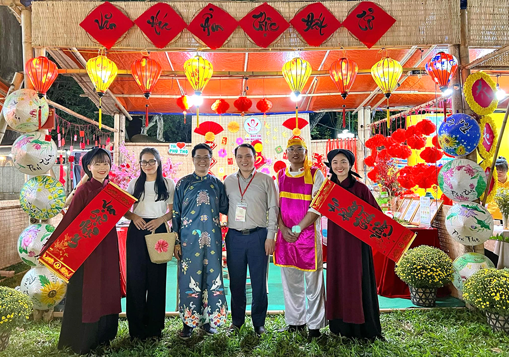 Phu Tho participates in promoting culinary culture and tourism at the 2024 Vietnamese Tet Festival