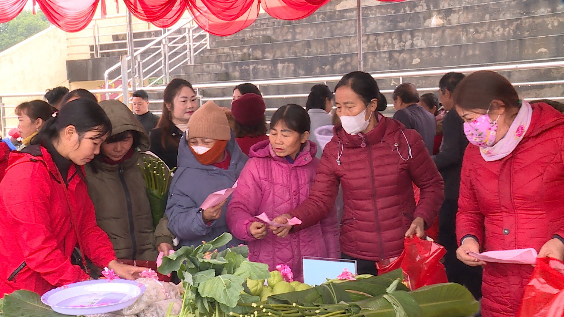 “Phiên chợ 0 đồng” Xuân ám áp Tết yêu thương tại Thanh Thủy