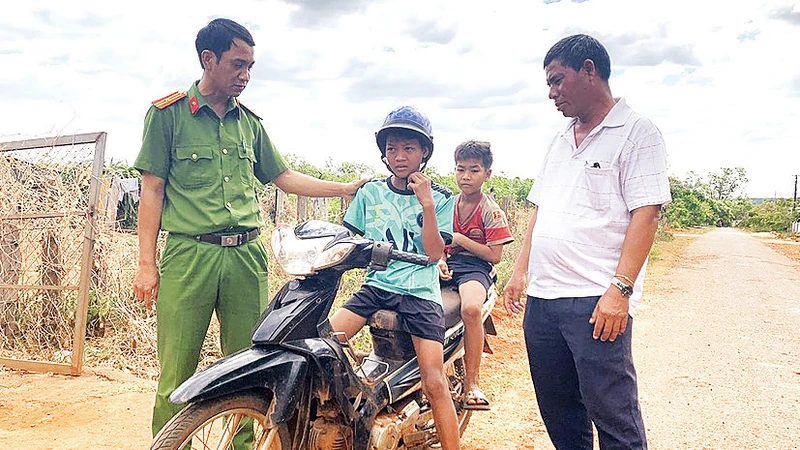 Liên kết các nhóm họ giữ gìn an ninh trật tự buôn làng