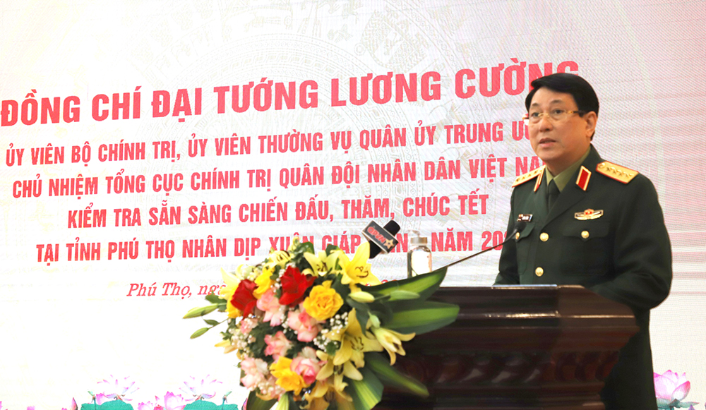 General Luong Cuong visited and wished Tet in Phu Tho province