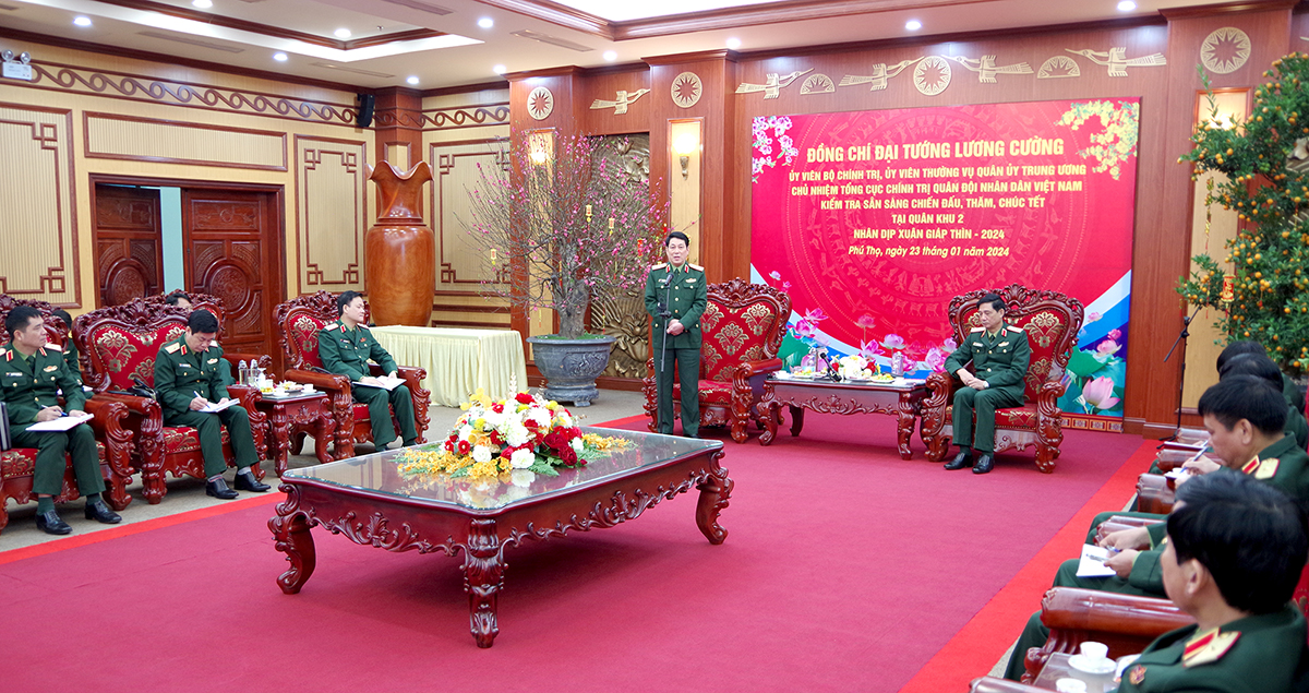 General Luong Cuong visited and wished Tet in Phu Tho province