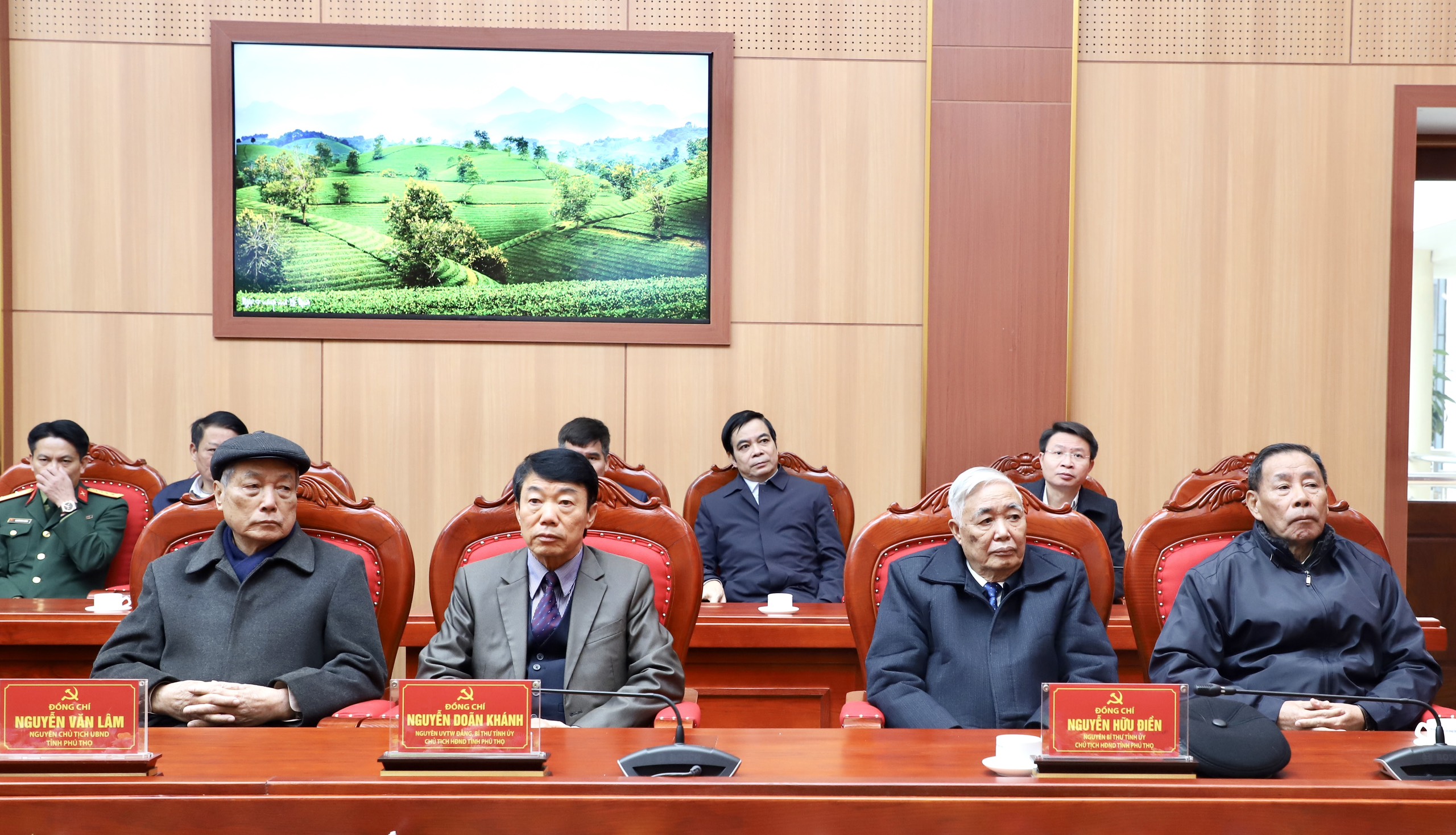 The Provincial Party Committee met with former provincial leaders through different periods