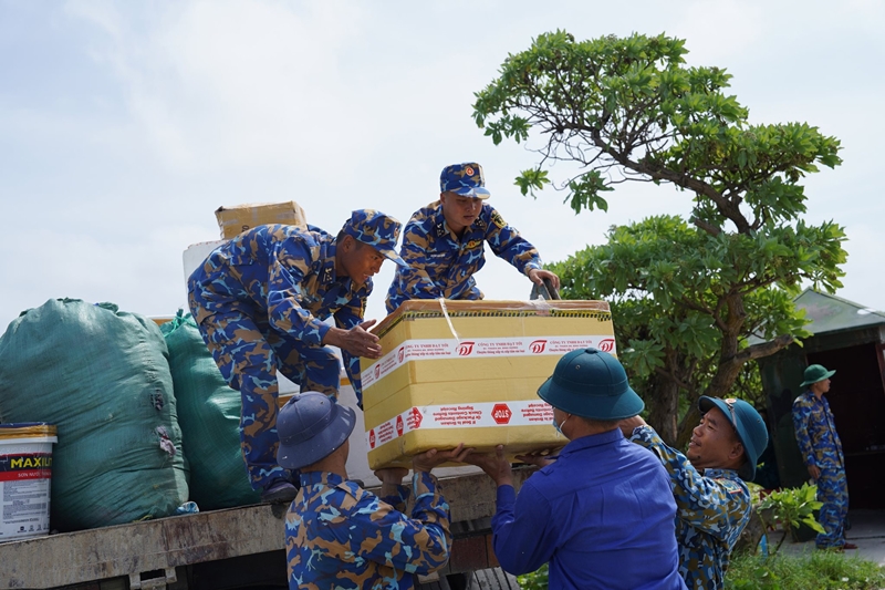 “Tàu ra, Trường Sa vào Tết”