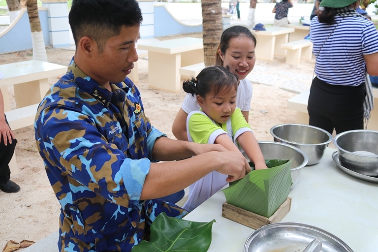 “Tàu ra, Trường Sa vào Tết”