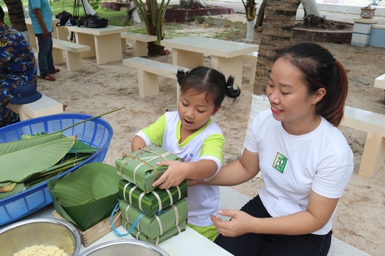 “Tàu ra, Trường Sa vào Tết”