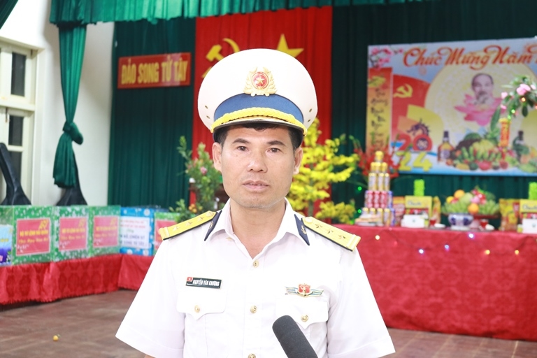 “Tàu ra, Trường Sa vào Tết”