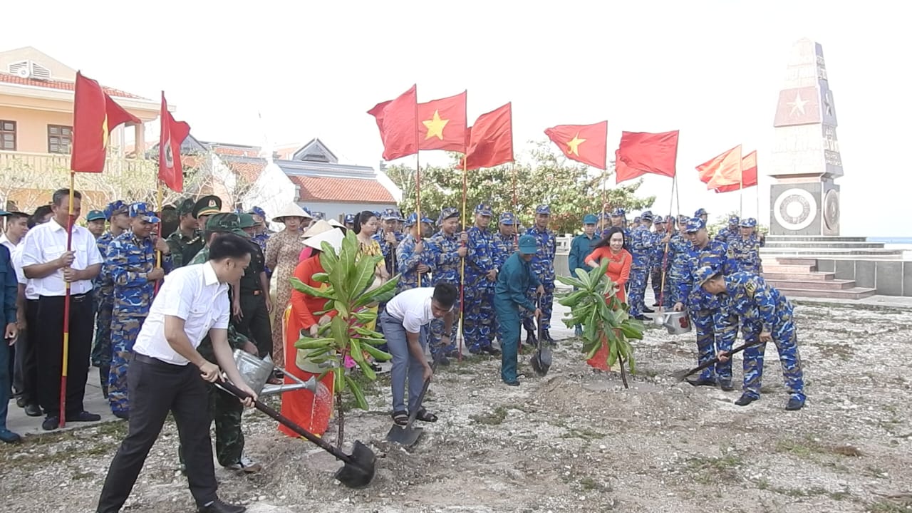 Vùng 2 Hải quân phát động Tết trồng cây Xuân Giáp Thìn