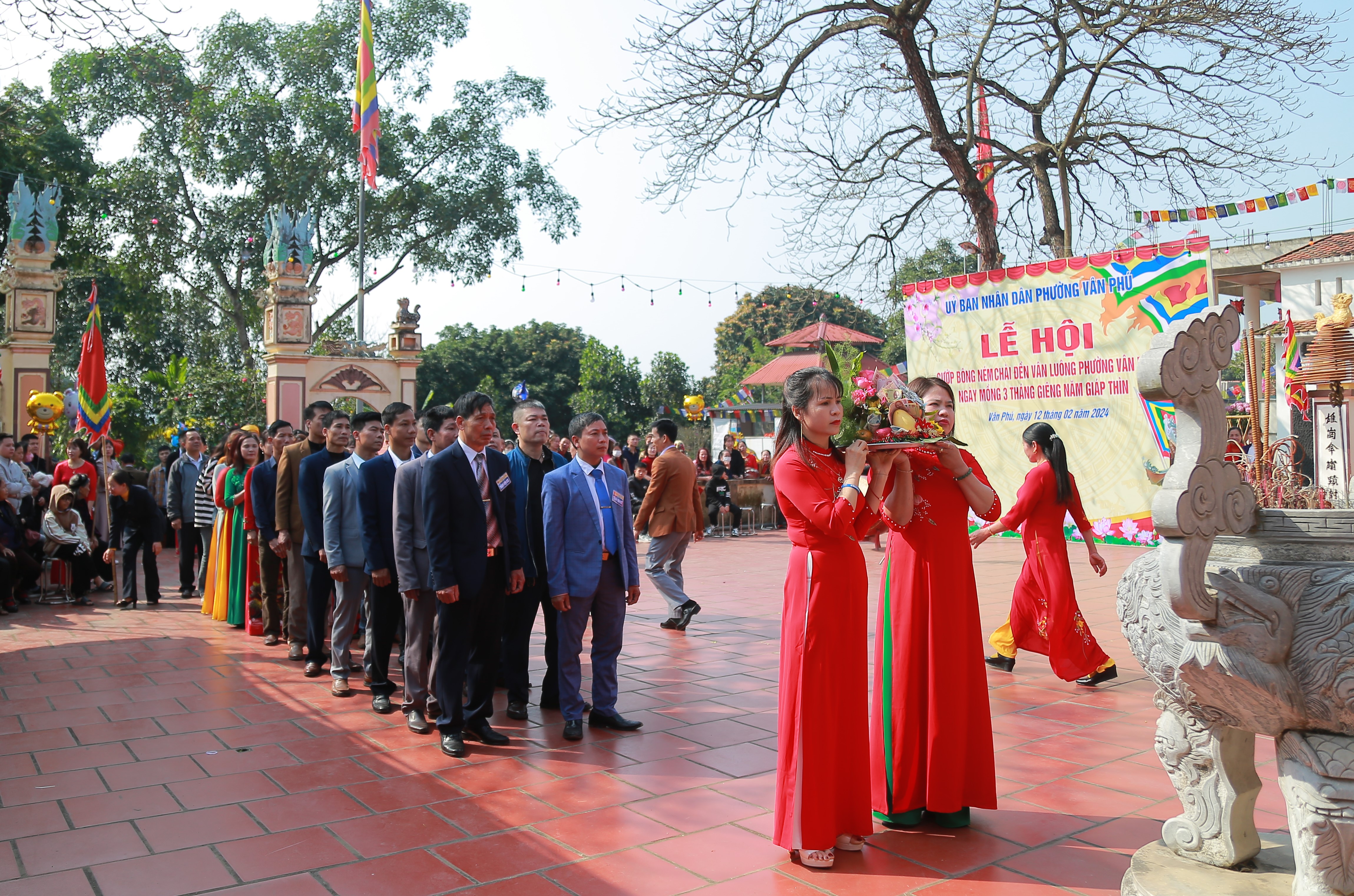 Lễ hội “Cướp bông ném chài” Đền Vân Luông