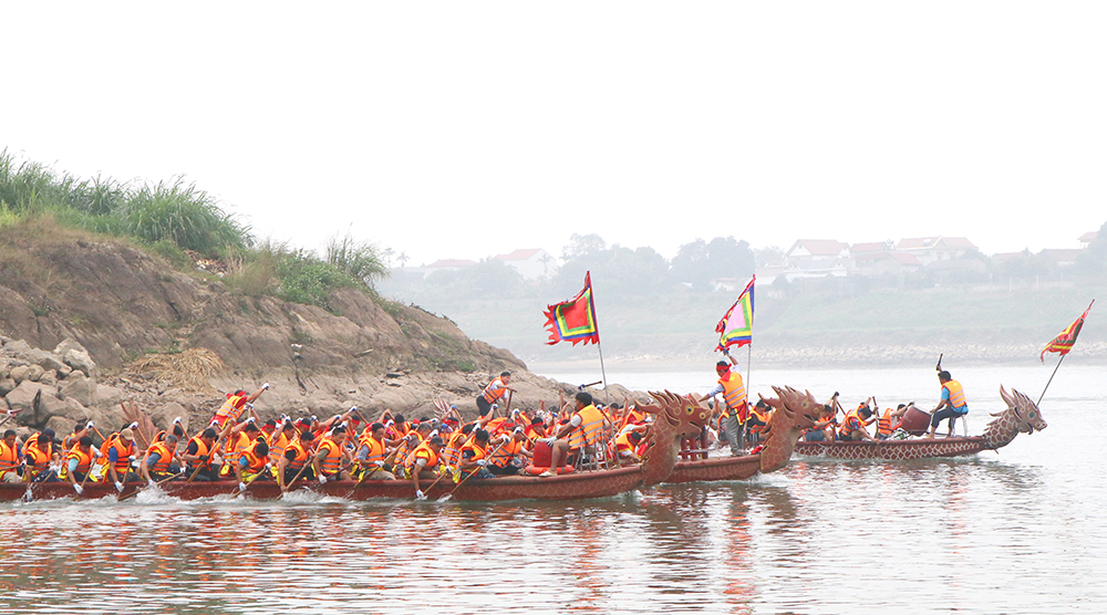 Spring Travel to a festival land