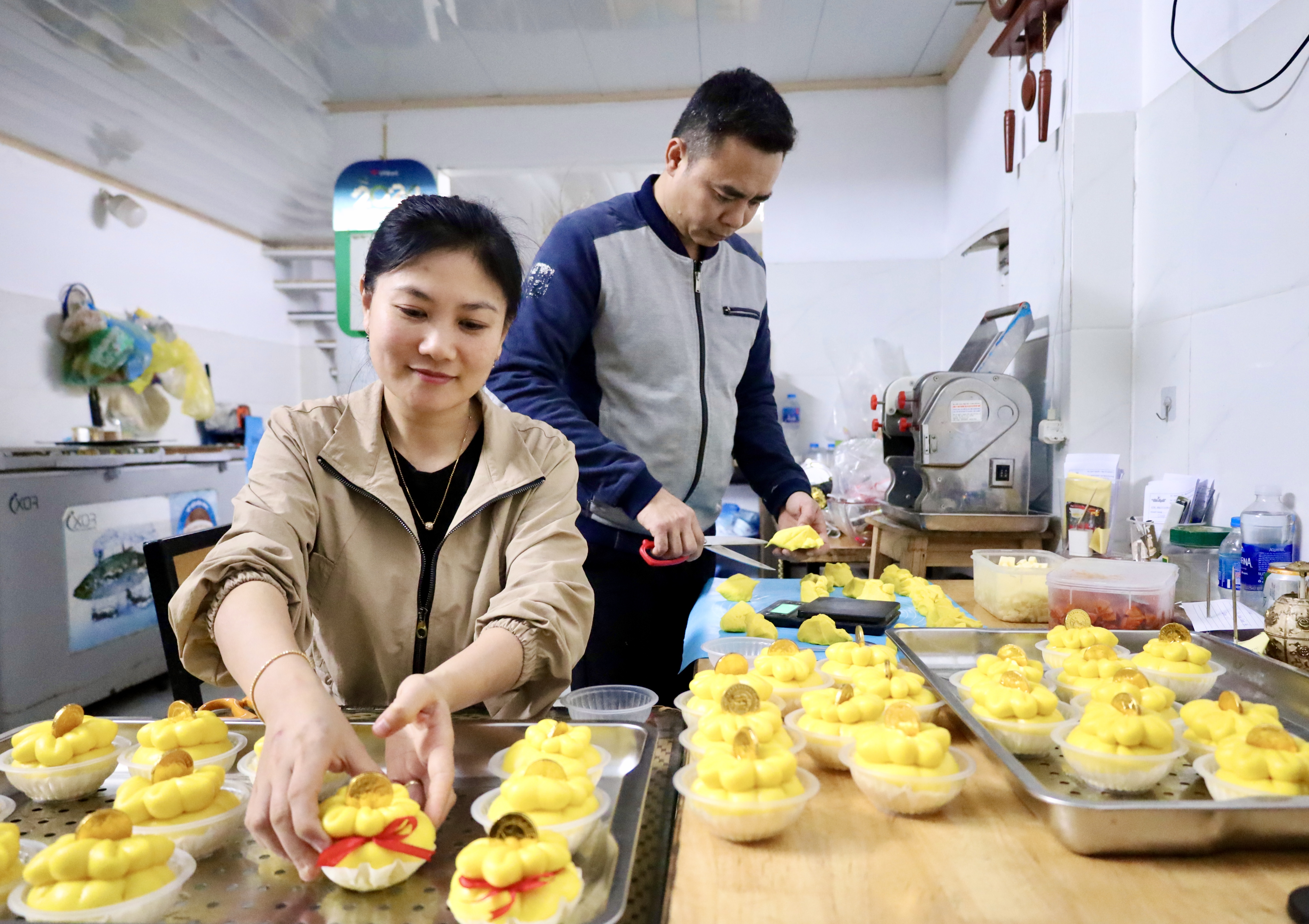 Diverse cake offerings for God of Wealth day