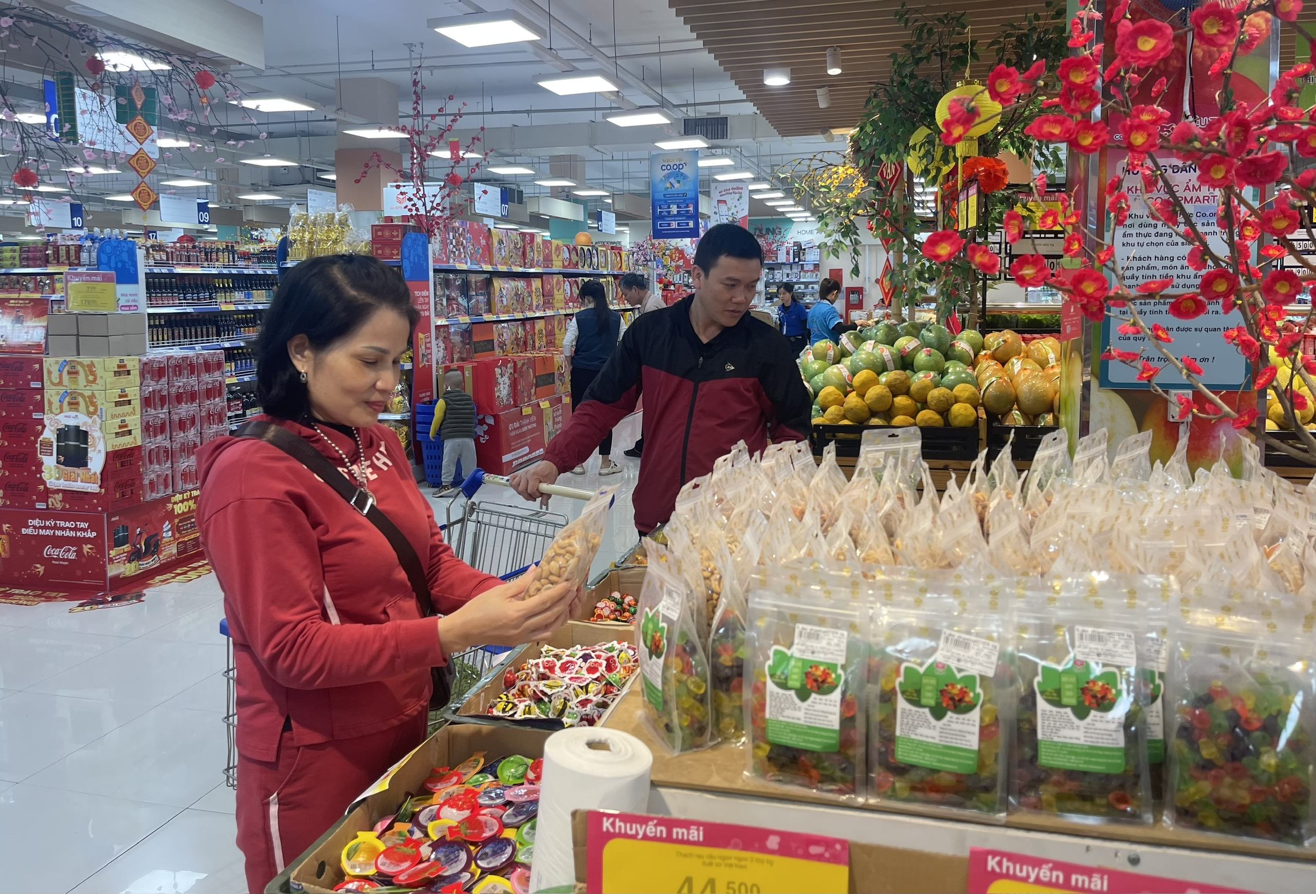 The attraction of Vietnamese merchandises during Tet