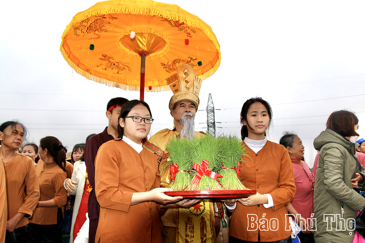 Festival re-enacts Hung Kings’ teachings on rice cultivation