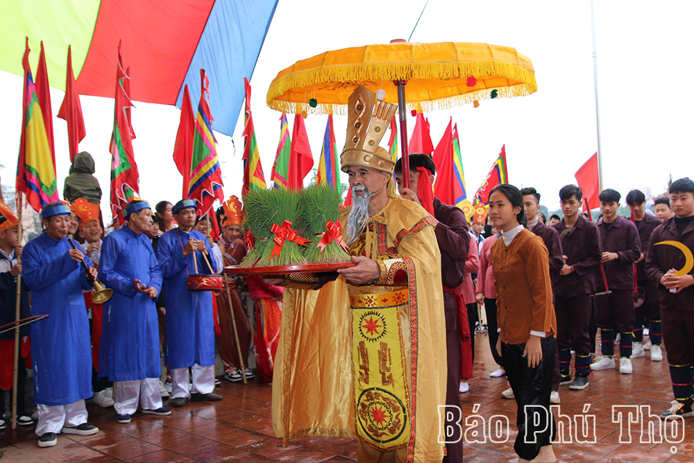 The man who acting Hung King to teach people to cultivate rice